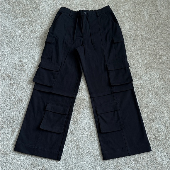 Alo Yoga Mid-Rise Scout Cargo Wide Leg Pant Black - Picture 5 of 14